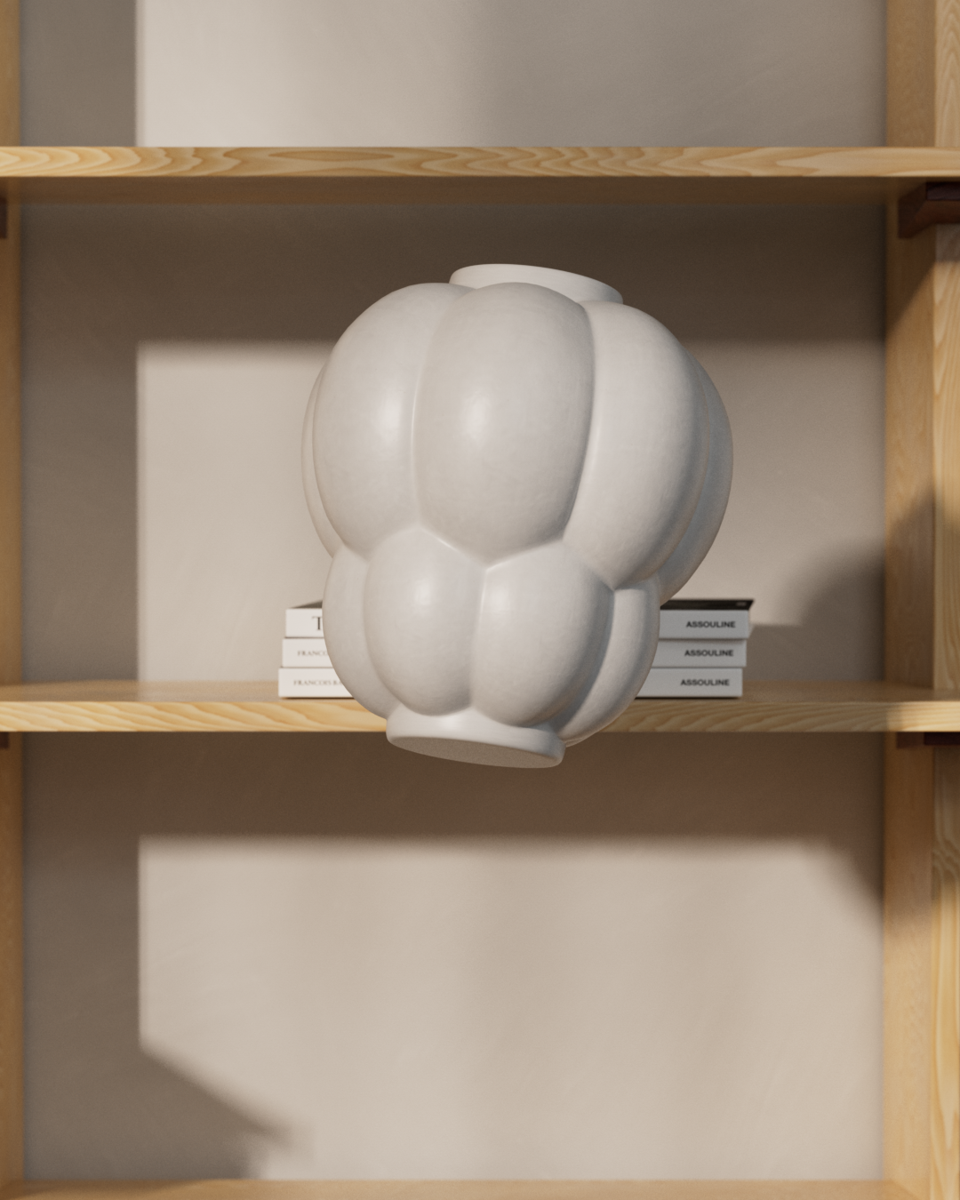 Uva · vase on shelf